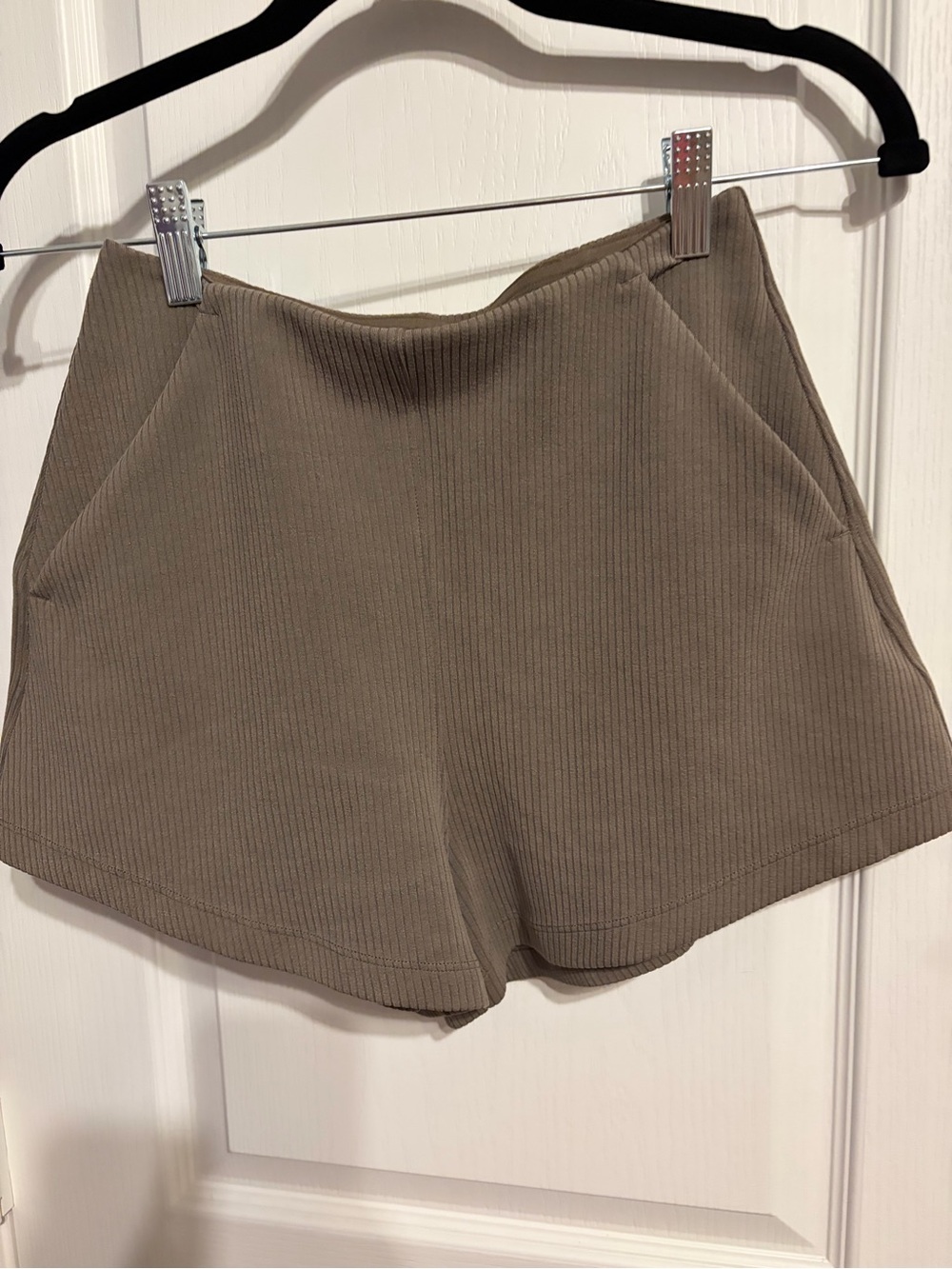 Lululemon athletica Ribbed Athletic Shorts - Taupe never worn